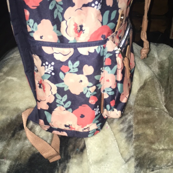 Backpack - Picture 4 of 6